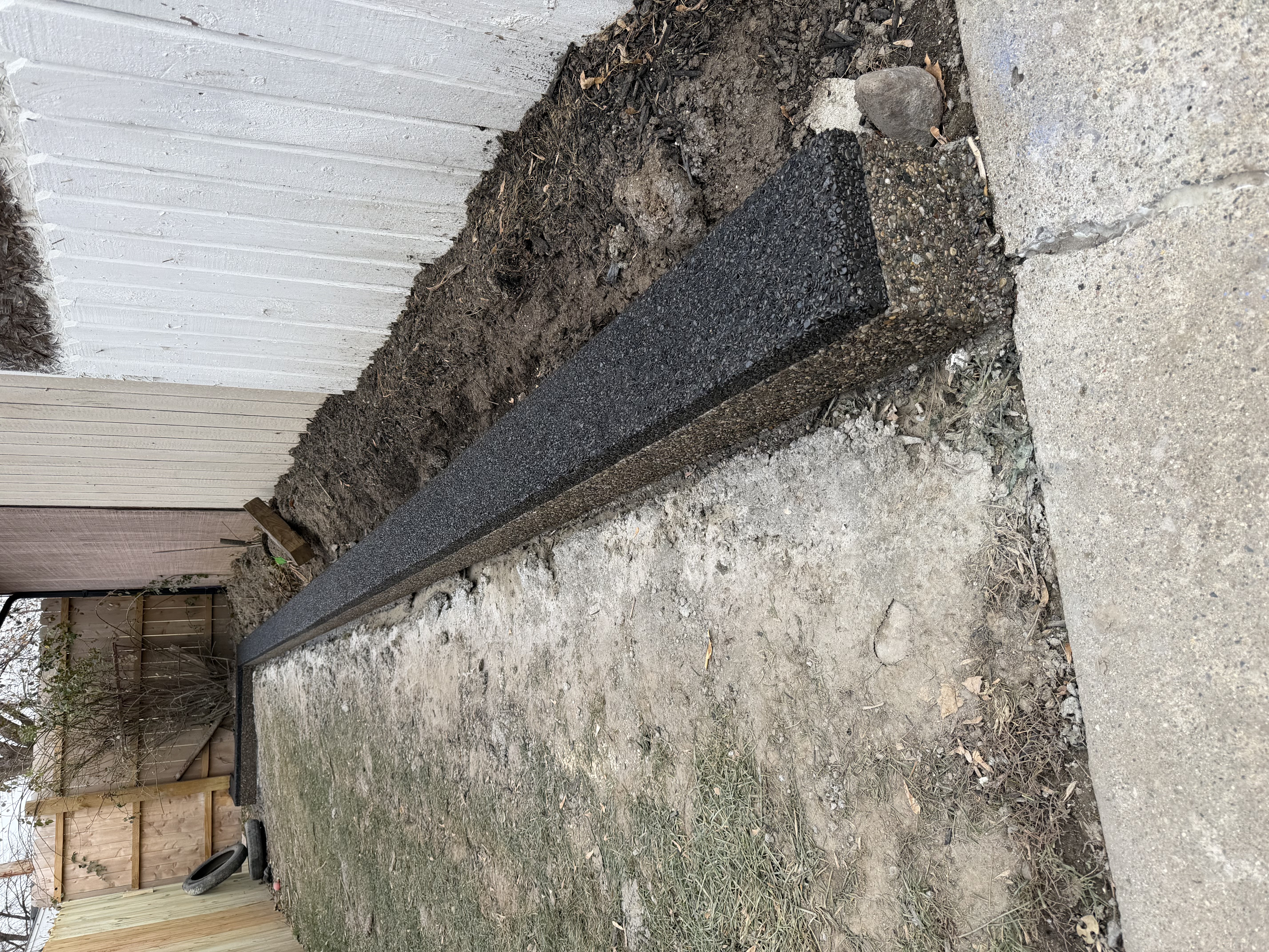 Exposed aggregate retaining wall near Eastpointe, Michigan